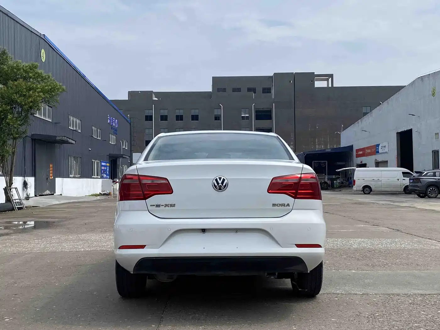 Volkswagen Bora 2014 1.6L Automatic Fashion Edition фото 8