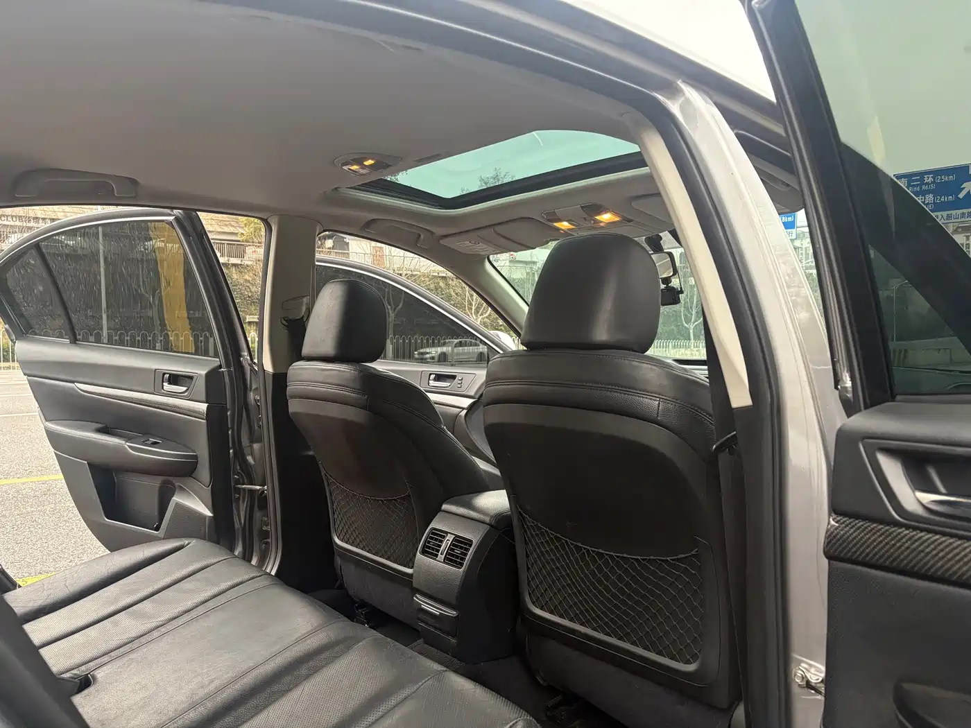 Subaru Legacy 2010 2.5i Luxury Navigation Edition фото 10