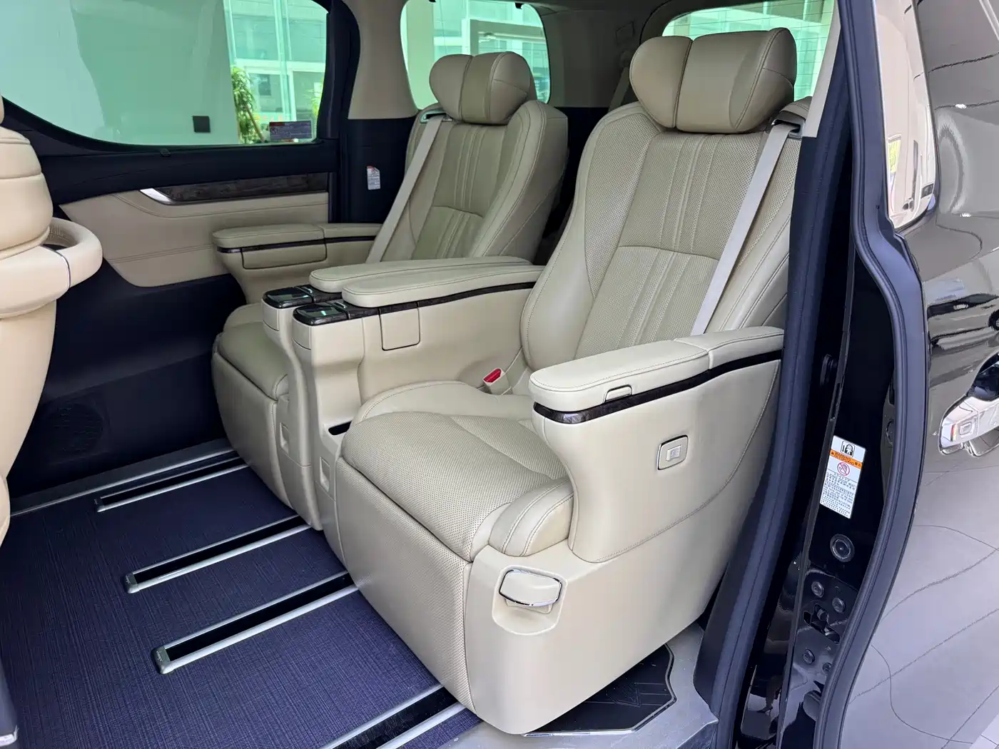 Toyota Alphard 2020 Hybrid 2.5L Premium Edition фото 5