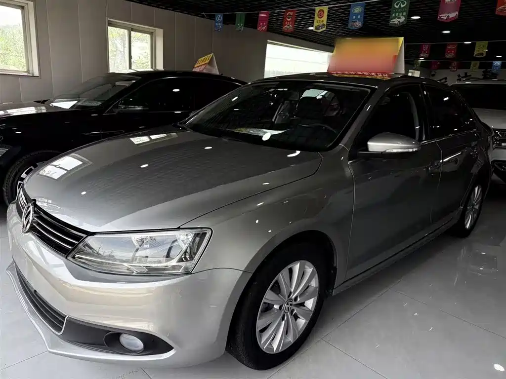 Volkswagen Sagitar 2015 1.6L Automatic Comfort фото 2