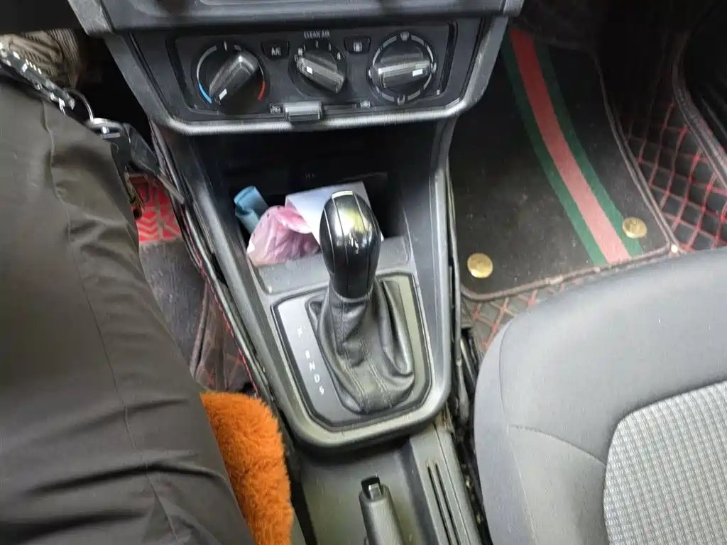 Volkswagen Santana 2016 1.6L Automatic Trend Edition фото 7