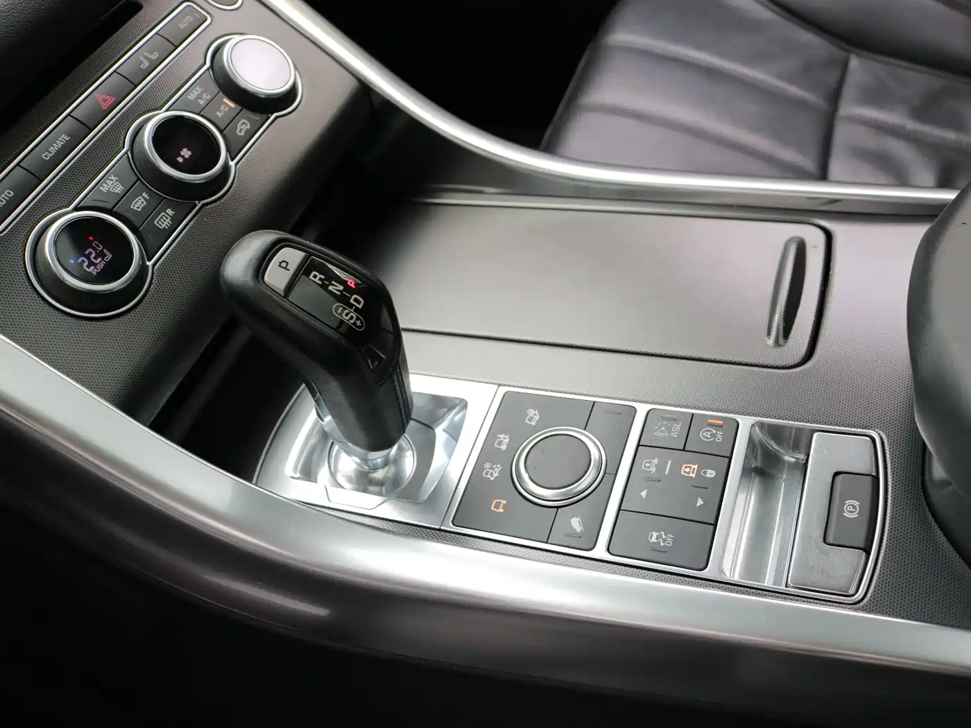Land Rover Range Rover Sport 2016 Model 3.0 SC V6 HSE DYNAMIC фото 11