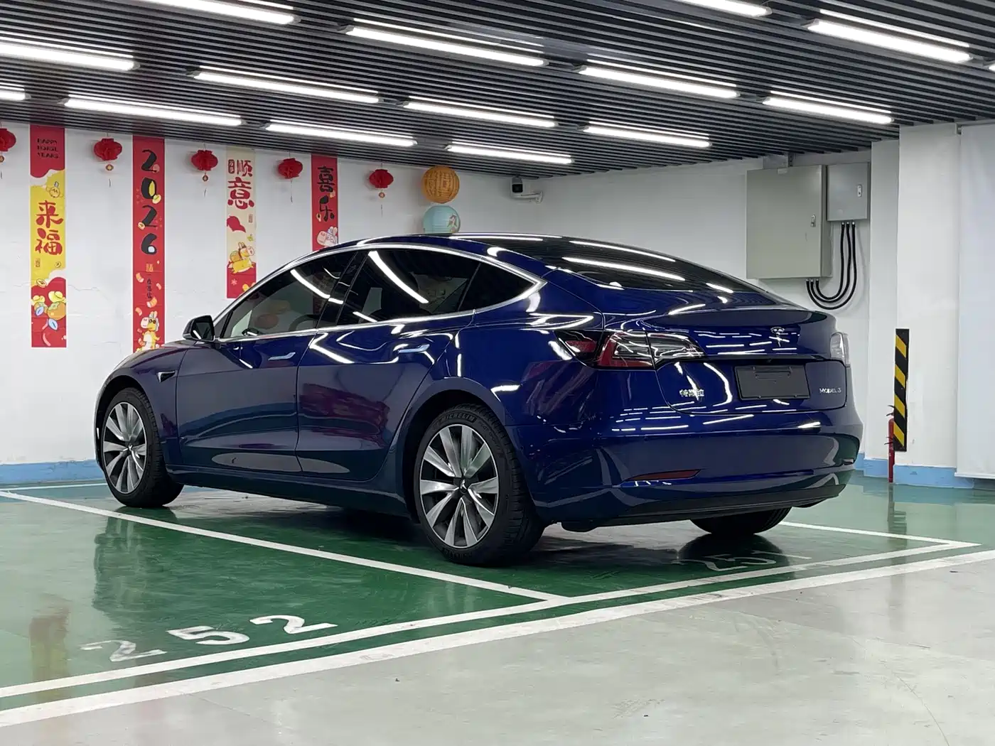 TESLA MODEL 3