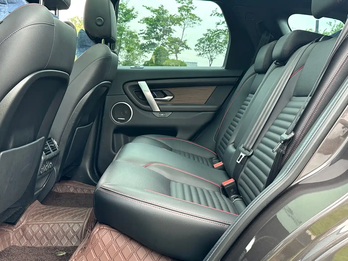 Land Rover Discovery Sport 2022 Model Year Second Facelift 249PS R-Dynamic SE Performance Technology Edition 5-seater фото 13