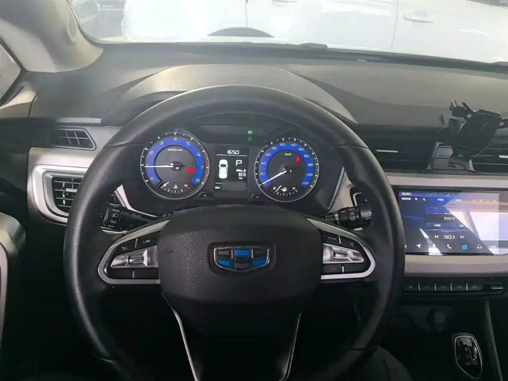 Фото 10 - Geely Vision X3