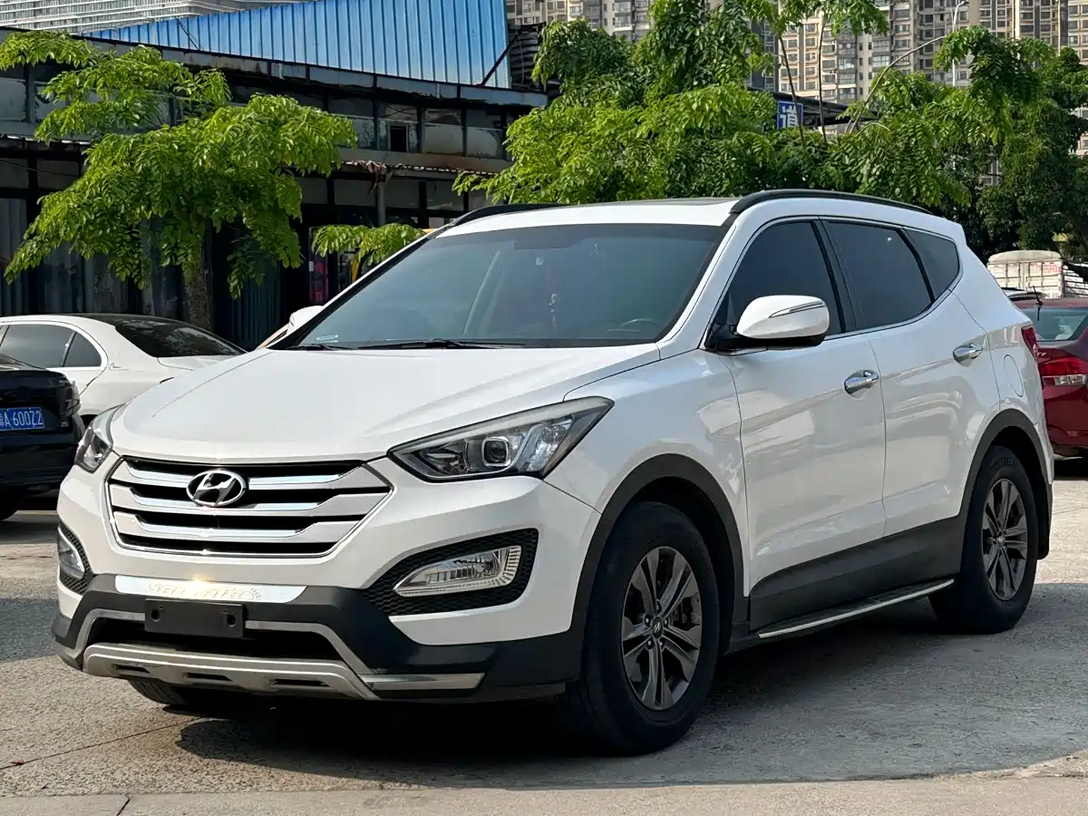 Hyundai Santa Fe 2013 Model 2.4L Automatic 2WD Comfort