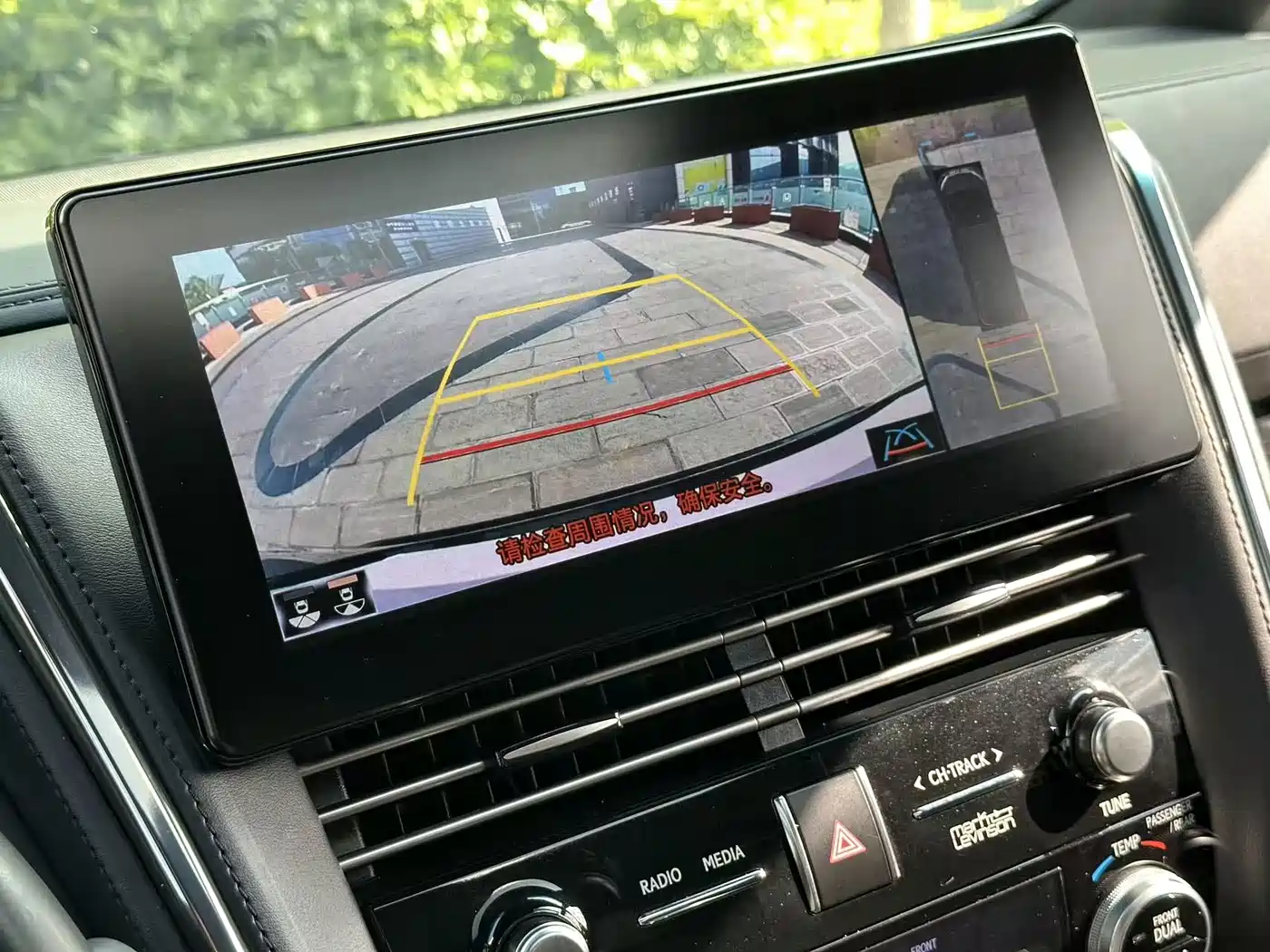 Lexus LM 2020 300h 4-Seat Imperial Edition фото 23