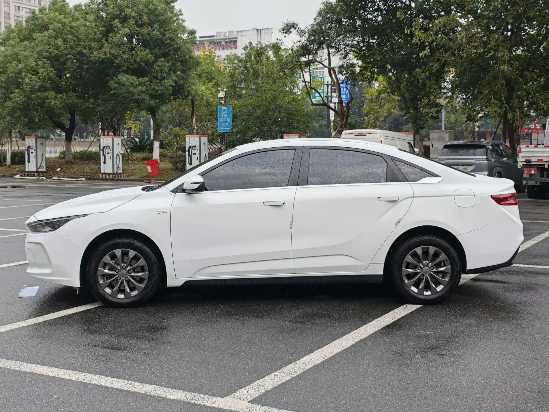 Фото 4 - Geely Geometry A