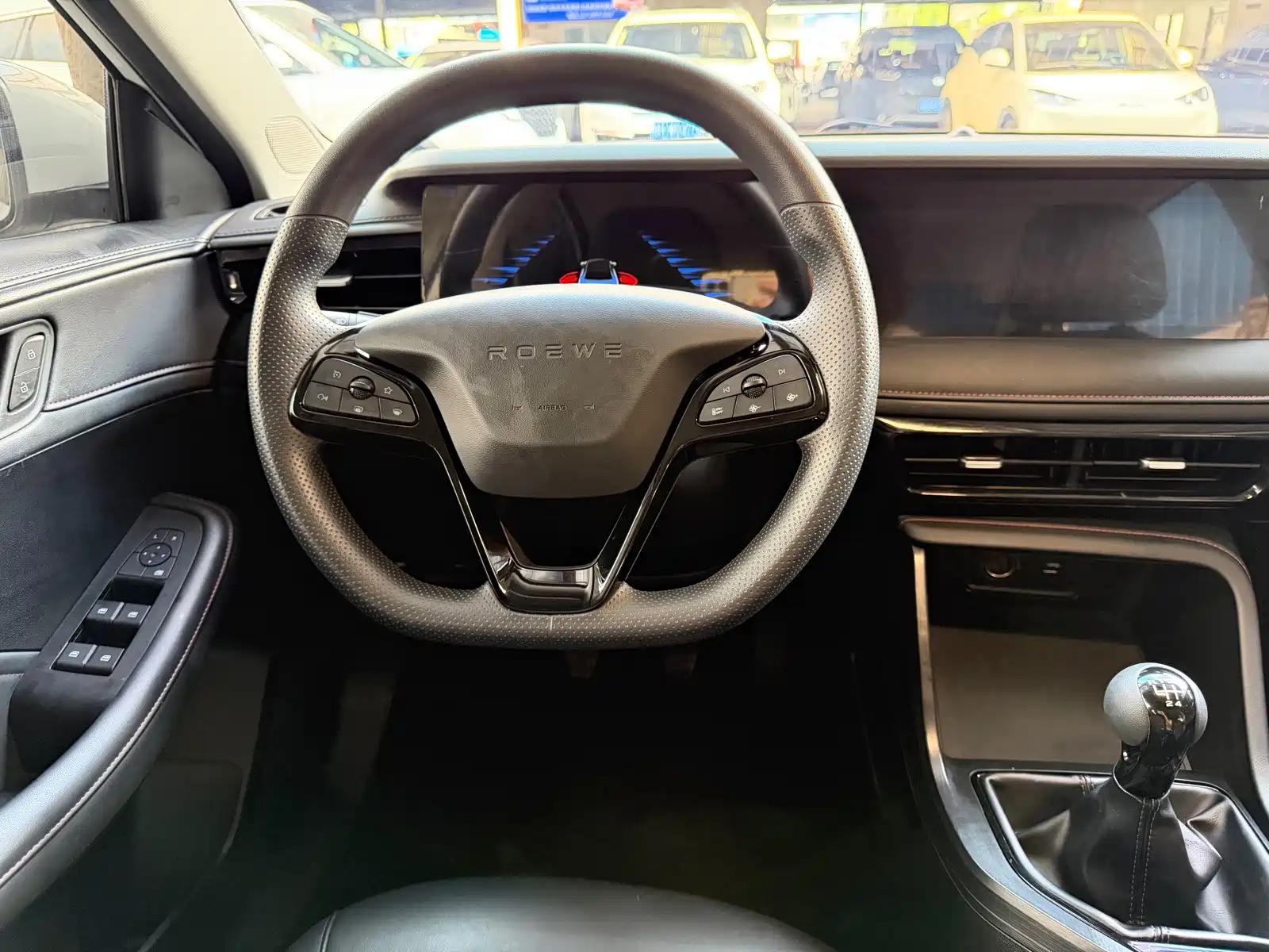 Фото 12 - Roewe i5