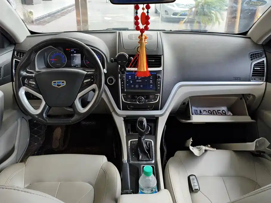 Фото 12 - Geely Emgrand