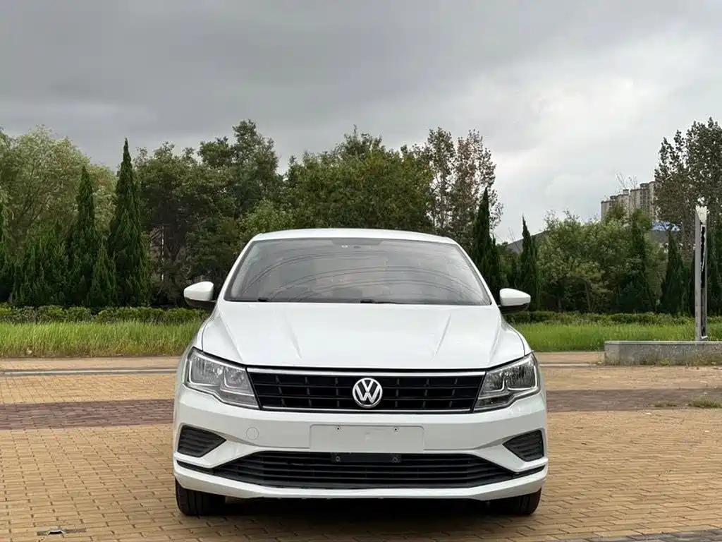 Photo 2 - Volkswagen Jetta