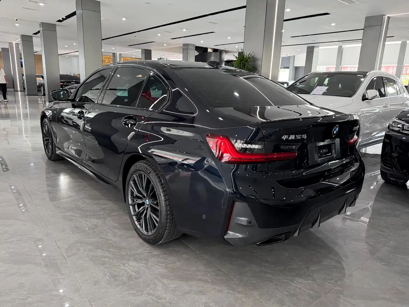 BMW 3 Series 2023 325Li M Sport Black Night Package фото 8