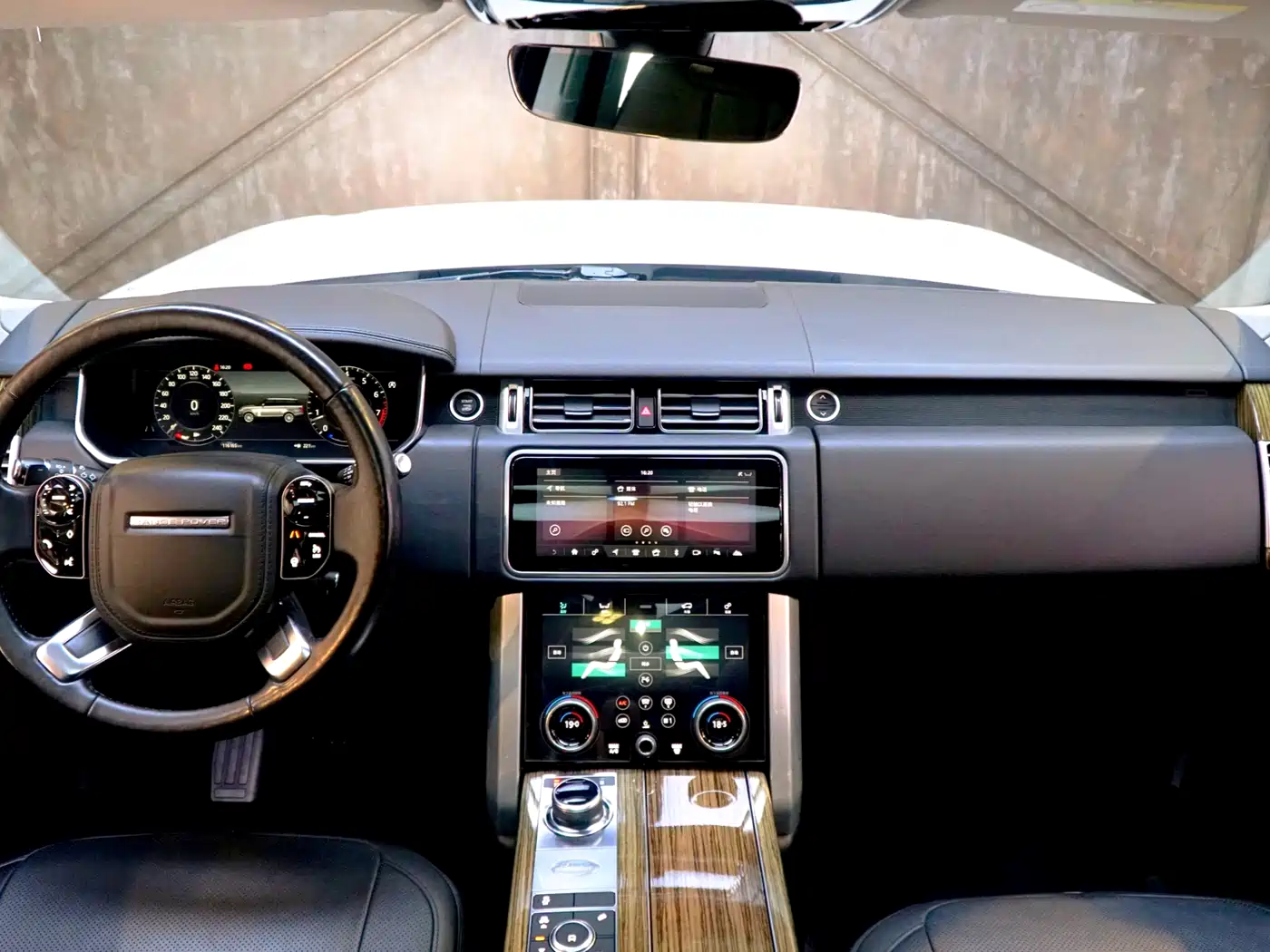 Land Rover Range Rover 2019 3.0 SC V6 Heritage Extended Edition фото 12