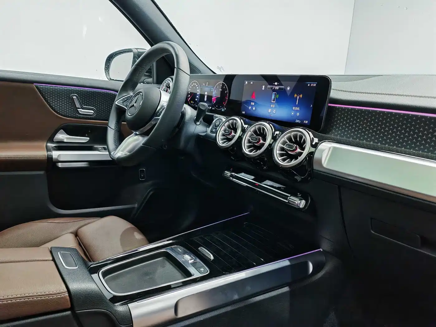 Mercedes-Benz GLB 2024 Facelift GLB 220 Dynamic фото 15