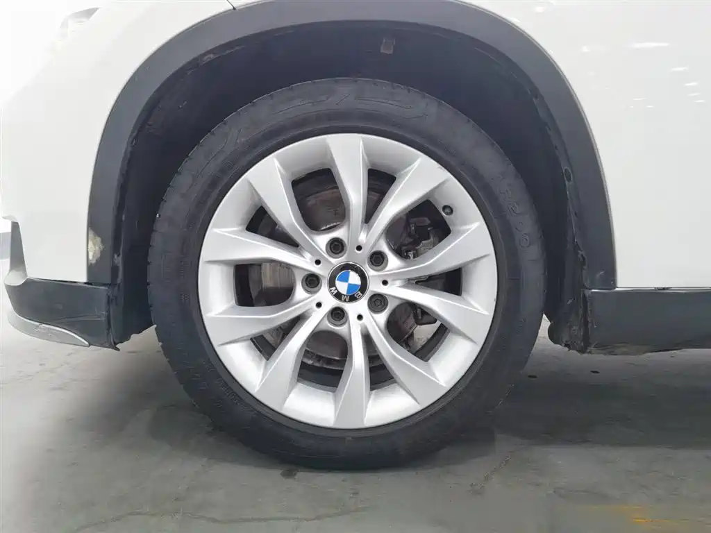 BMW X1 2014 sDrive18i Fashion Edition фото 17