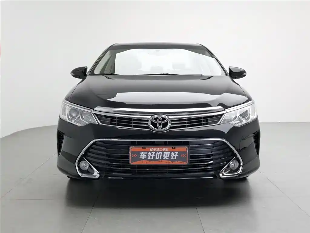 Toyota Camry 2016 2.0G 10th Anniversary Leading Edition фото 3