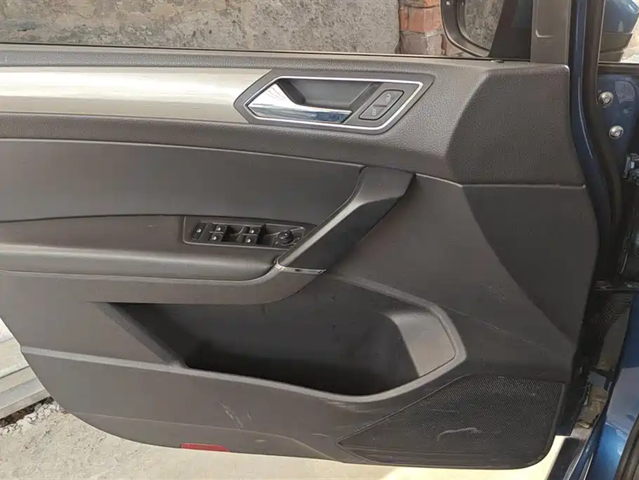 Volkswagen Touran 2018 Touran L 280TSI DSG Comfort Edition 7-seater China VI фото 7