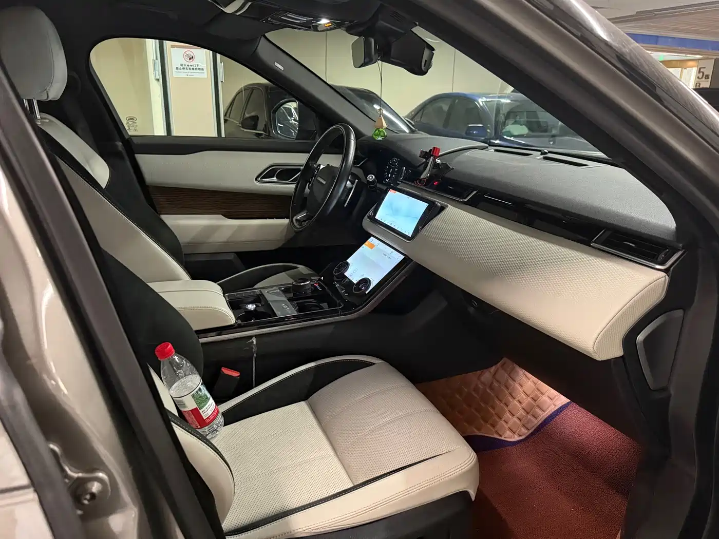 Фото 8 - Land Rover Range Rover Velar