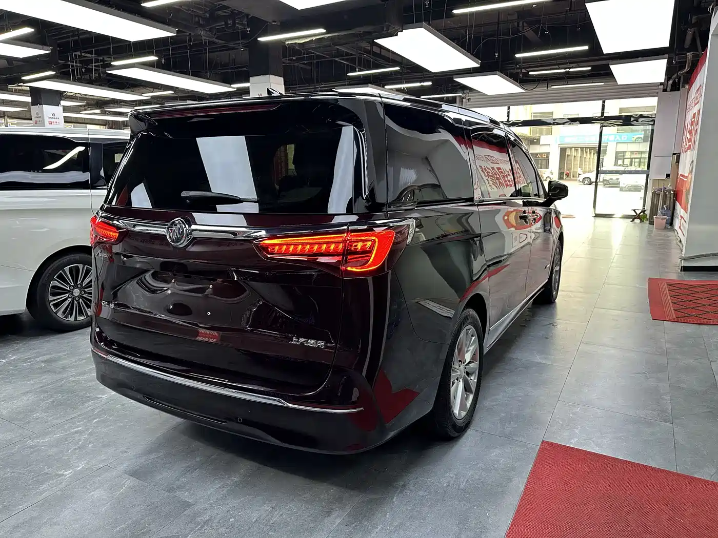 Buick GL8 2020 Avenir Six-Seat Elegance Edition фото 4