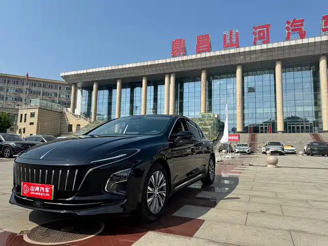  Hongqi Hongqi E-QM5 2022 431km Charging Enjoyment Edition
