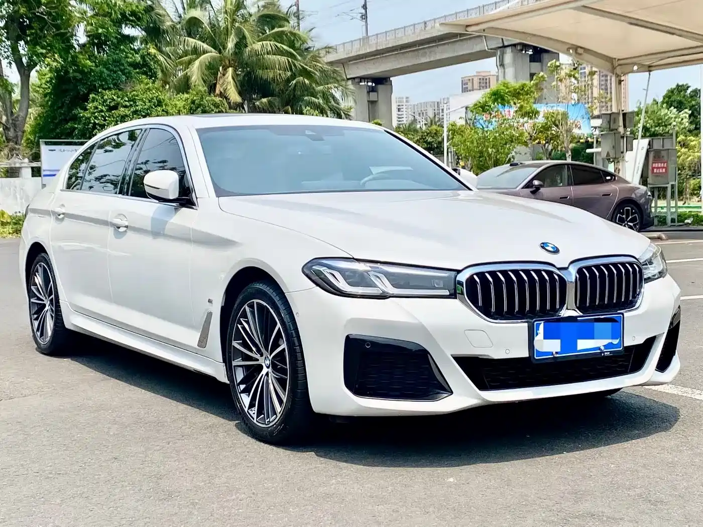 BMW 5 Series 2022 530Li Leading M Sport Package фото 3