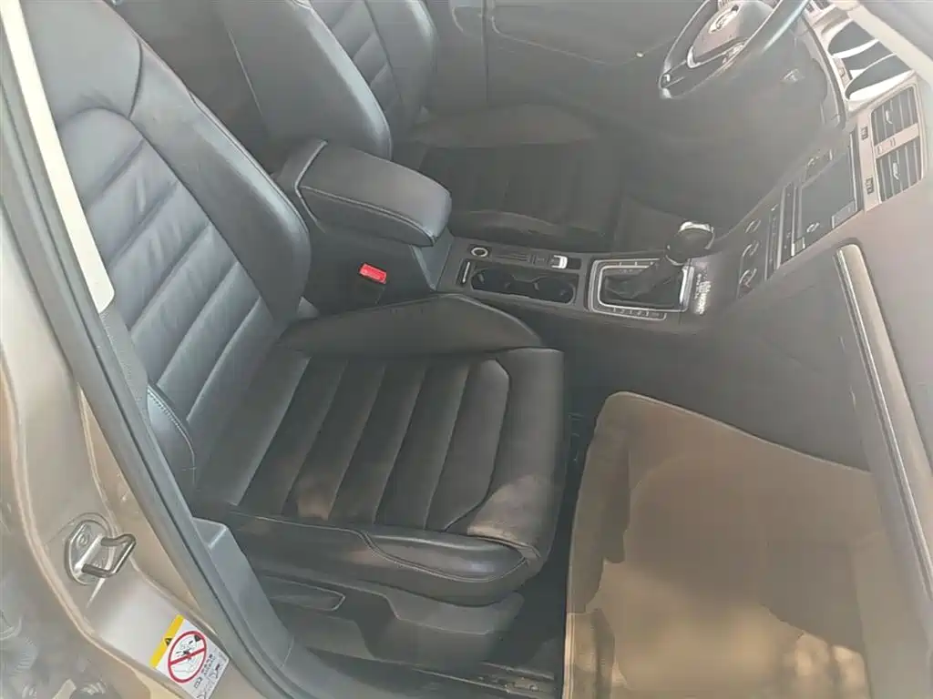 Volkswagen Golf 2015 1.4TSI Automatic Luxury фото 24