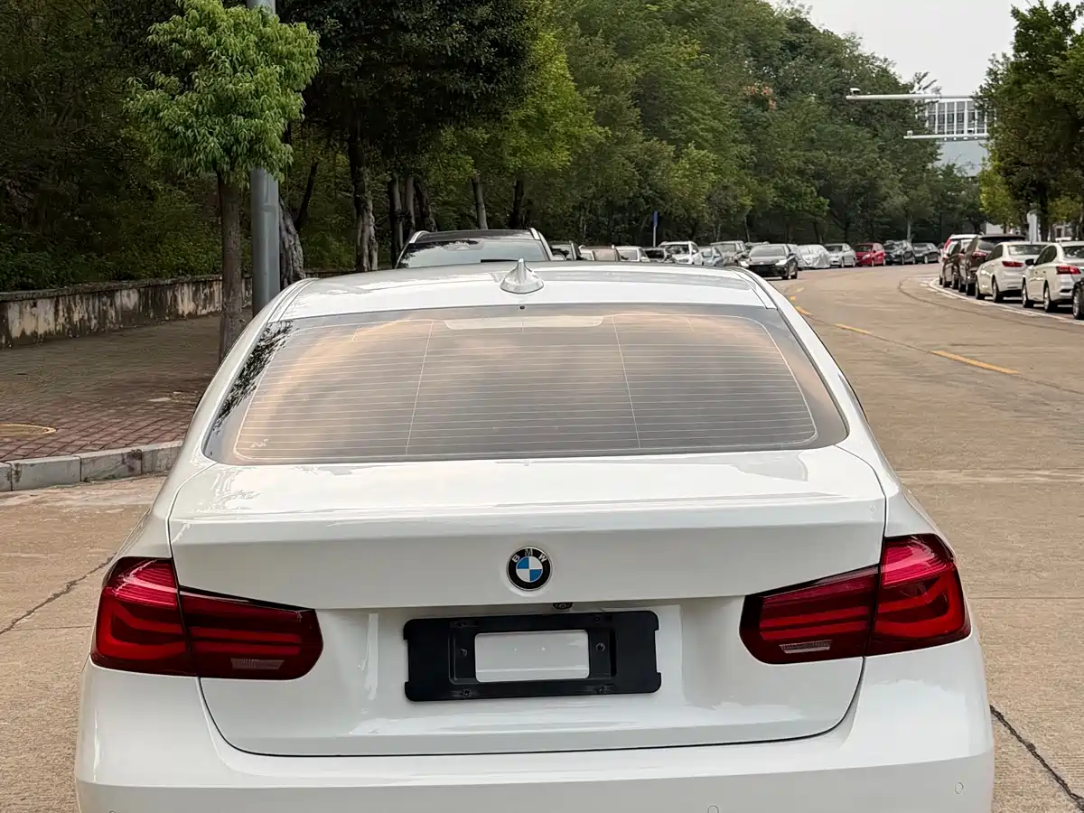 Photo 5 - BMW 3 Series