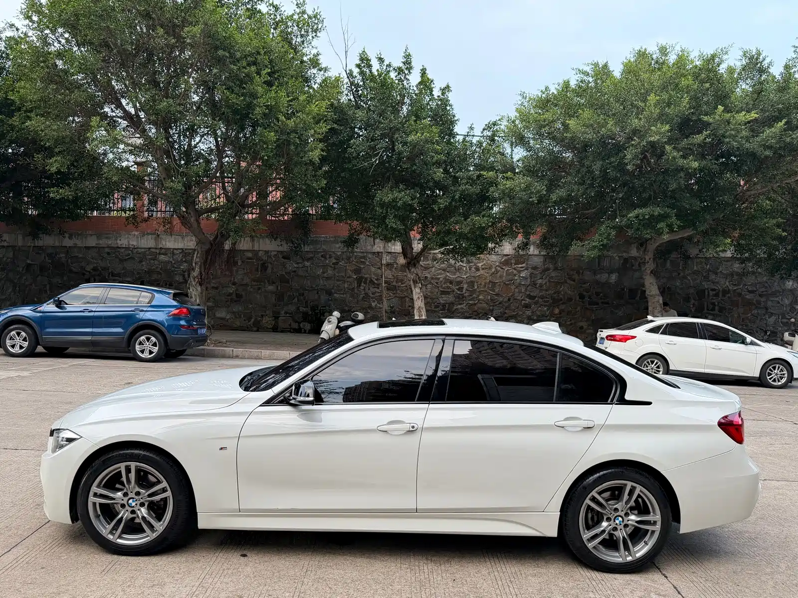 Photo 12 - BMW 3 Series