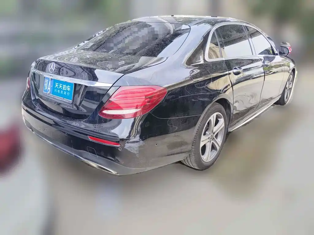 صورة 2 - Mercedes-Benz E-Class