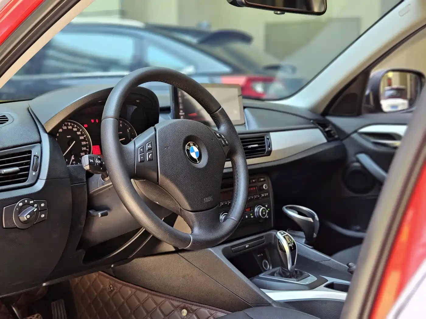 BMW X1 2012 sDrive20i Leading Model фото 8