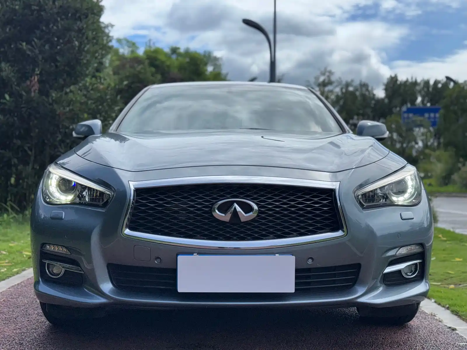 Photo 2 - Infiniti Q50L