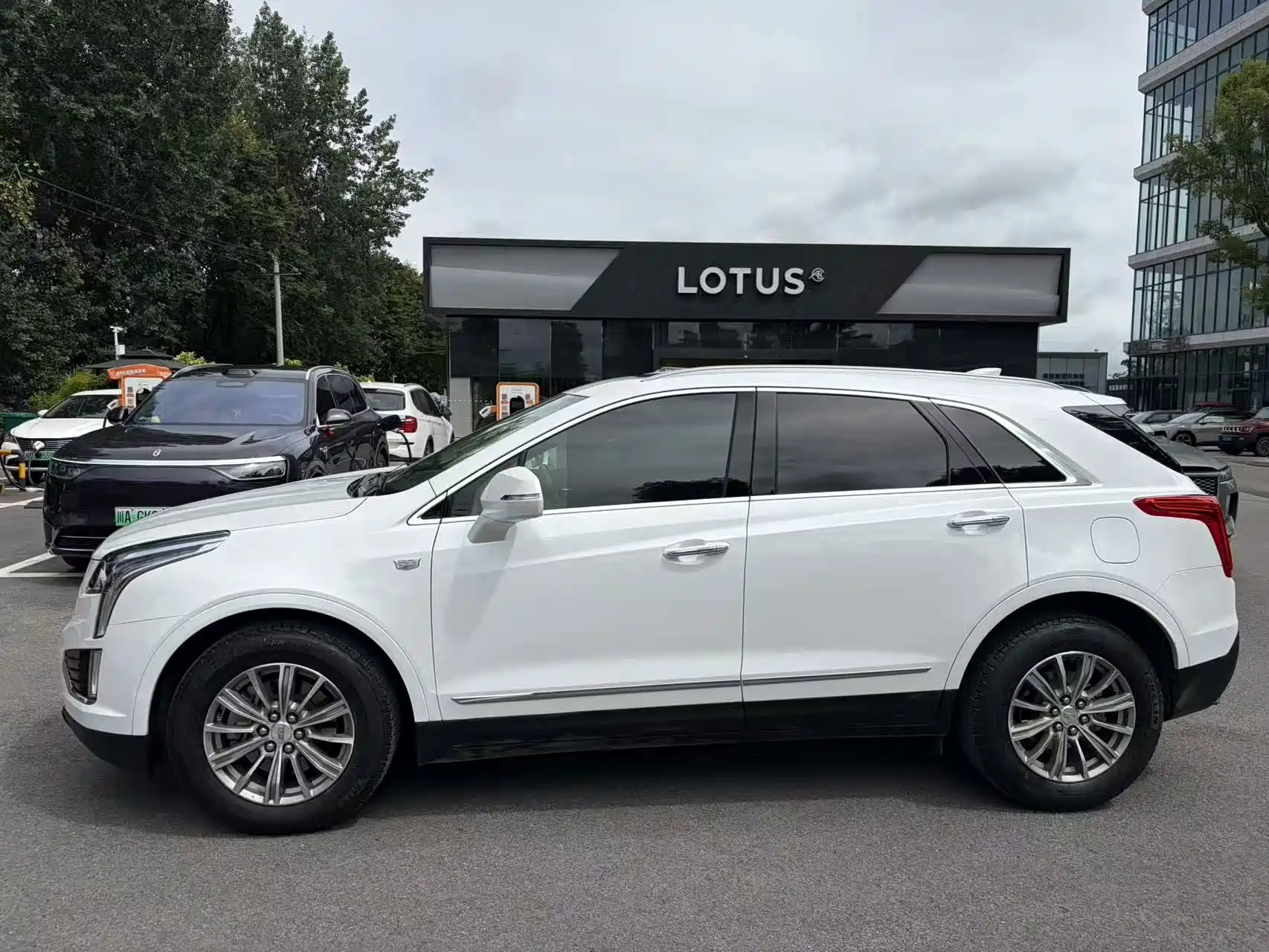 Photo 18 - Cadillac XT5