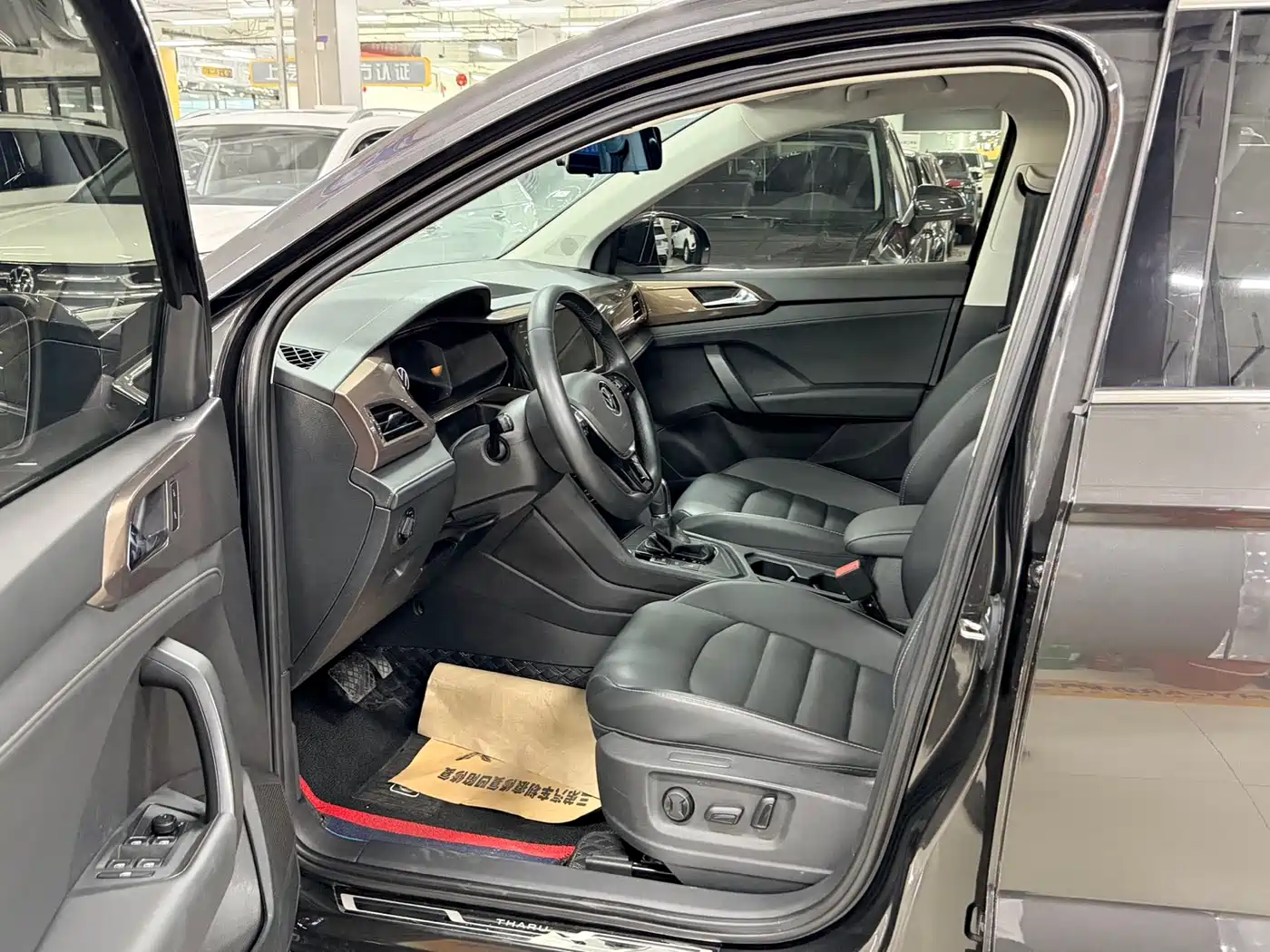 Volkswagen Tharu 2022 280TSI FWD Luxury Edition фото 10