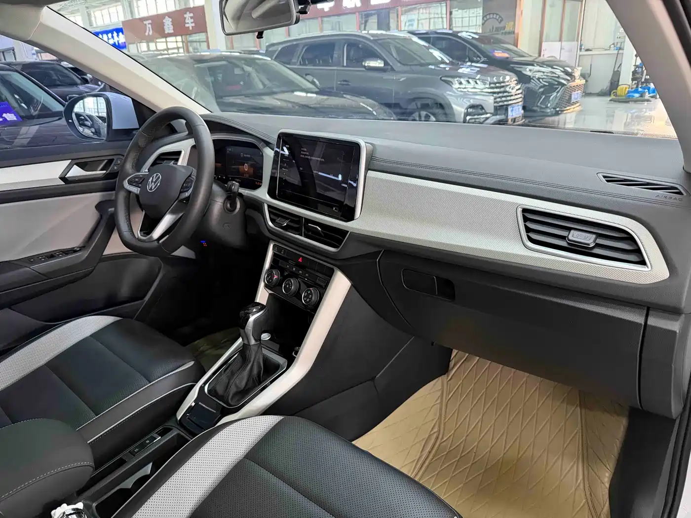 Volkswagen T-ROC 2023 280TSI DSG 2WD Time Edition фото 17