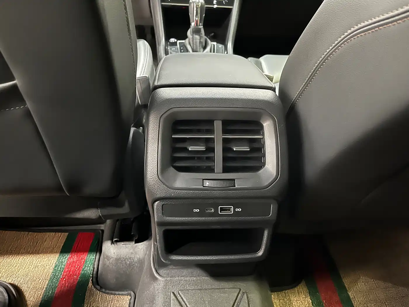 Volkswagen Tharu 2021 280TSI 2WD Luxury Plus фото 9