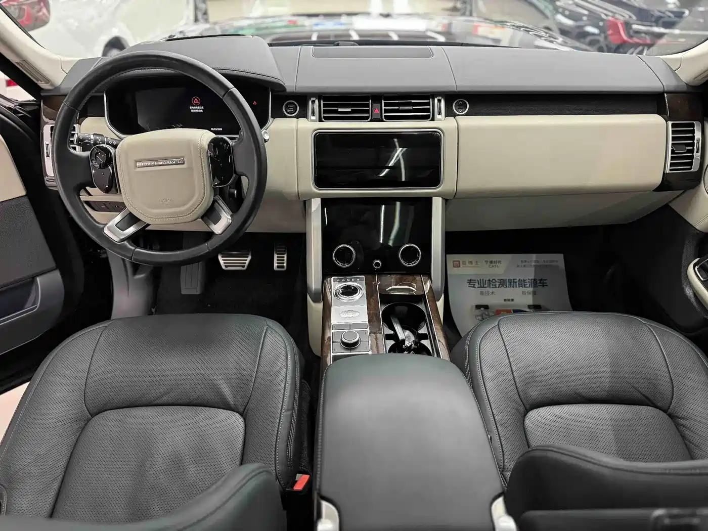 Land Rover Range Rover 2021 3.0 L6 Heritage Edition фото 10
