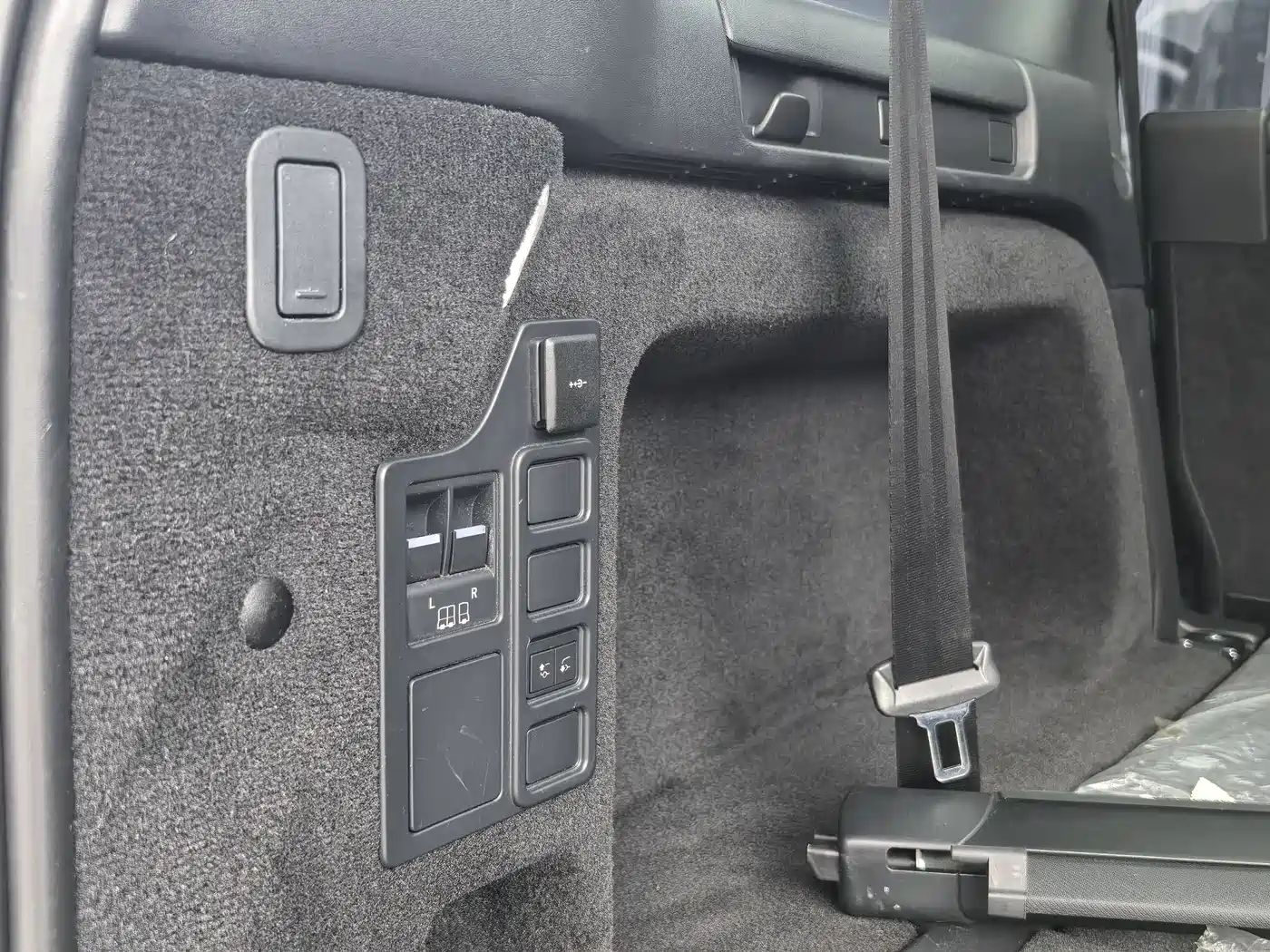Land Rover Discovery 2023 360PS R-Dynamic S фото 16