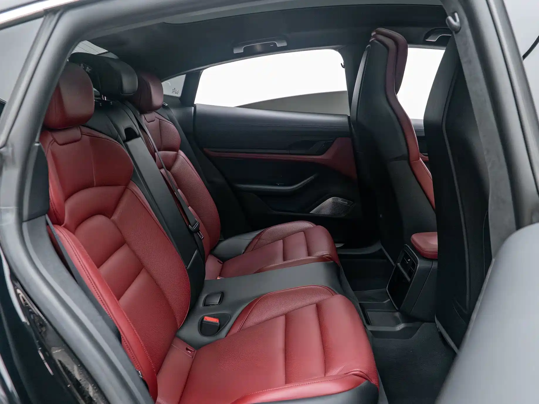 صورة 17 - Porsche Taycan