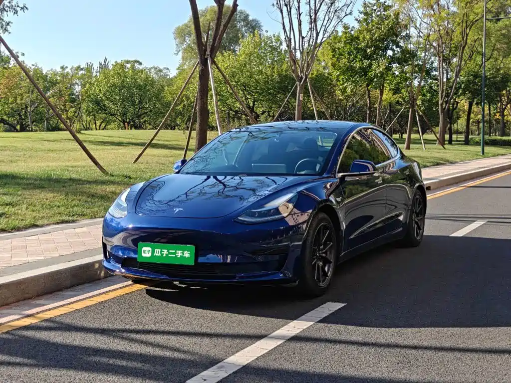 Фото 1 - Tesla Model 3