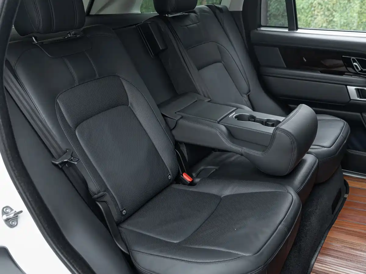 Land Rover Range Rover 2020 3.0 L6 Heritage Extended Edition фото 21