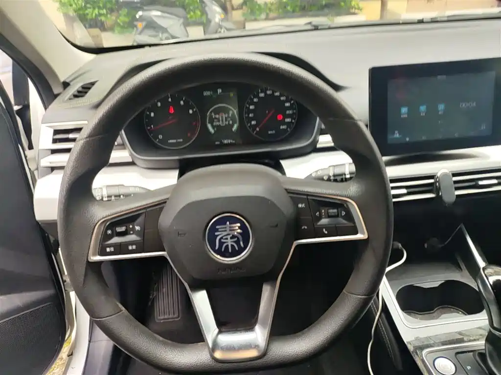 BYD Qin 2019 1.5L Automatic Luxury Edition фото 11