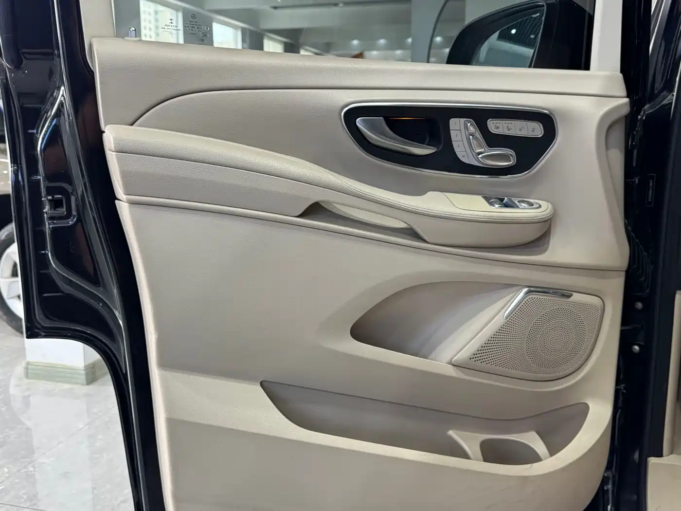 Mercedes-Benz V-Class 2016 V 260 Premium Edition фото 11