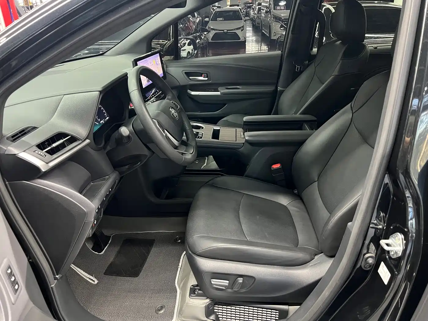 Toyota Granvia 2025 2024 2.5L Hybrid Premium PLUS