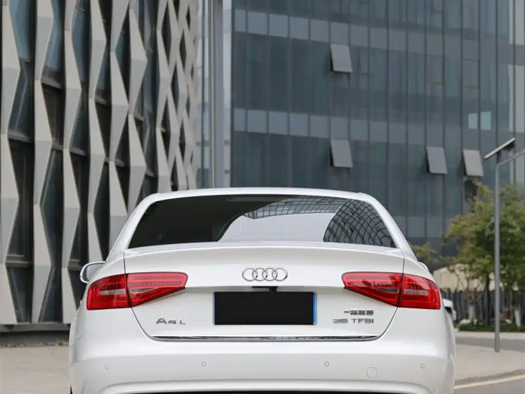 Audi A4L 2016 35 TFSI Automatic Comfort фото 4