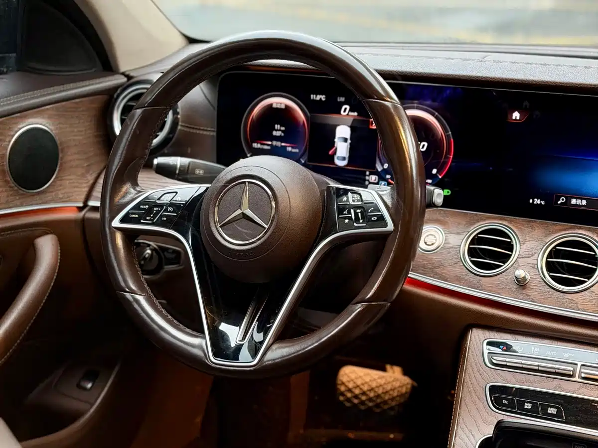 MERCEDES-BENZ E CLASS