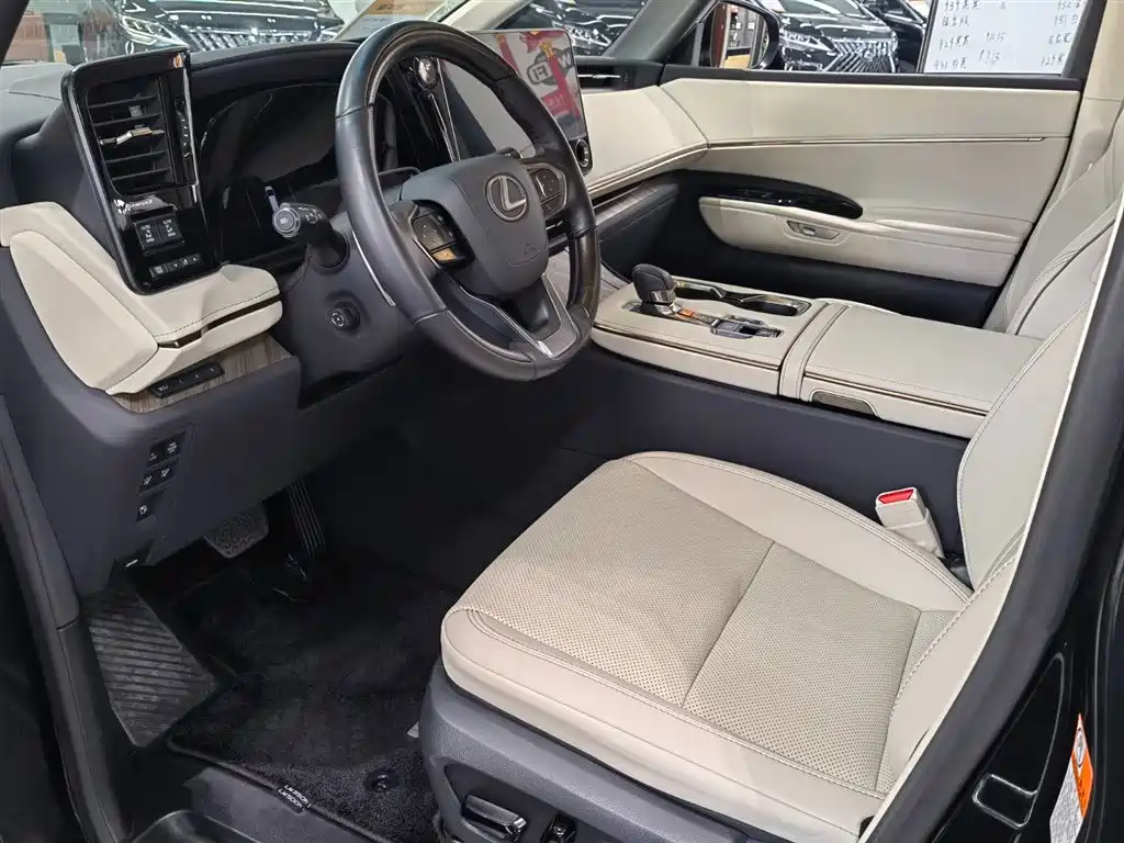 Lexus LM 2023 500h 6-Seater Prestige Edition фото 16