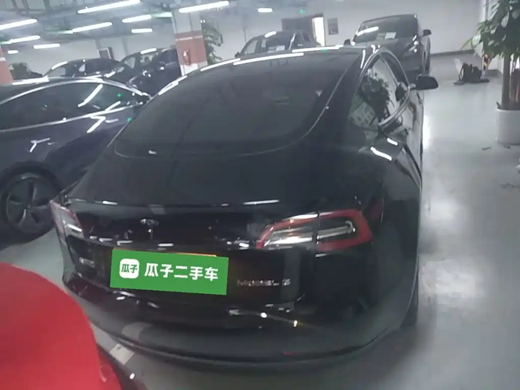Фото 6 - Tesla Model 3