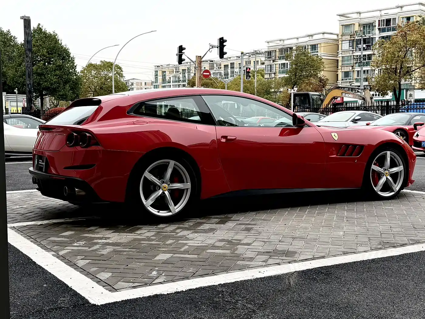 Ferrari GTC4Lusso 2018 2017 3.9T V8