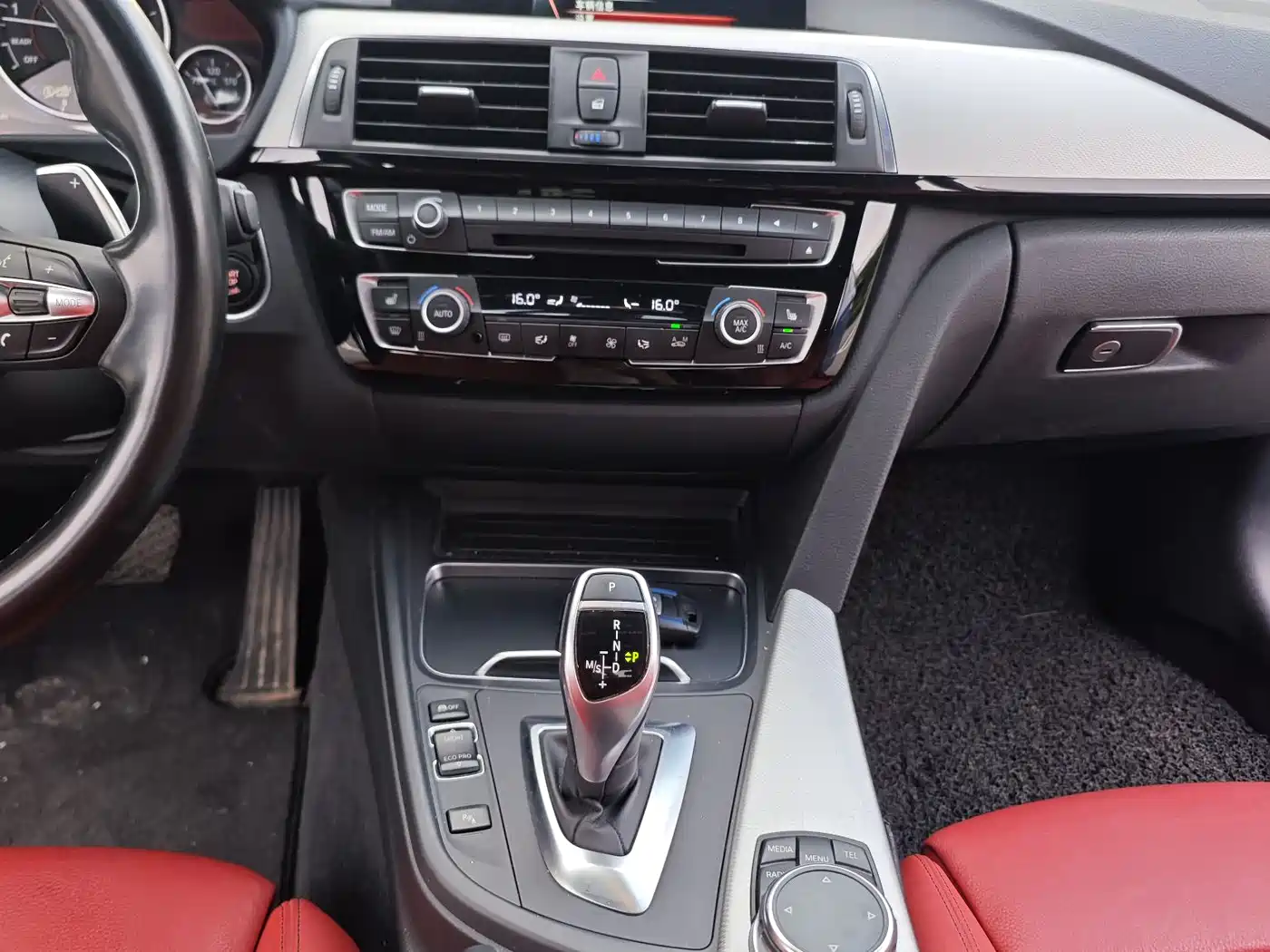 BMW 3 Series 2016 328i M Sport фото 13
