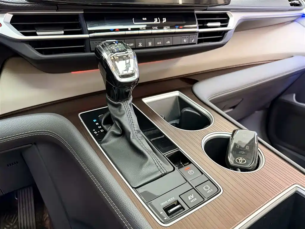 Toyota Sienna 2023 2.5L Hybrid Comfort Edition фото 22